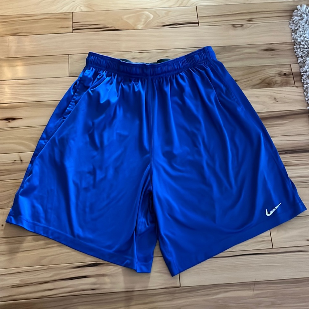 Mens Nike athletic short.